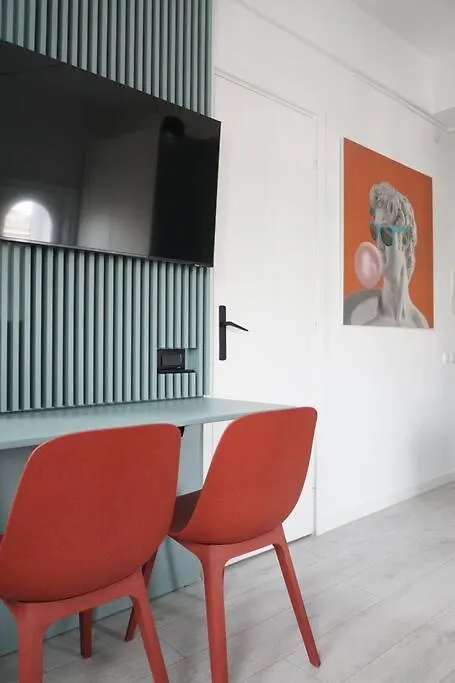 Pop Stylish Studio - City Center Bucharest Apartment