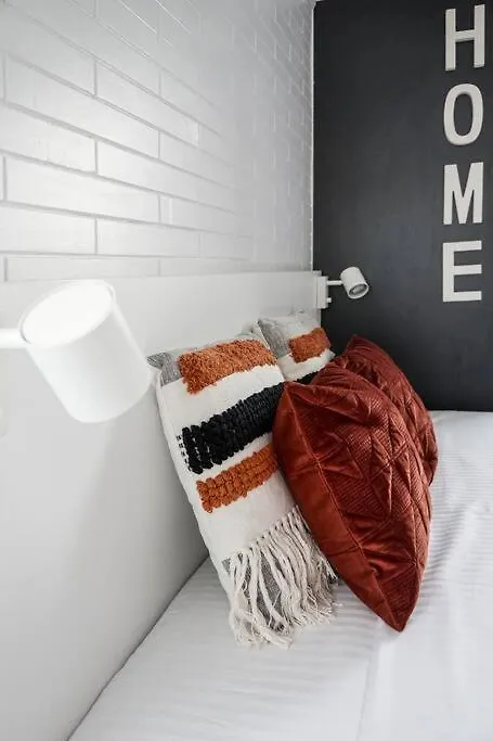 Pop Stylish Studio - City Center Bucharest Apartment